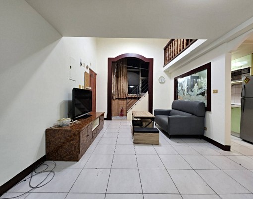 便宜租*挑高樓中樓*三井百貨旁4房+車位 - Image 3