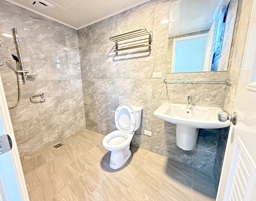 單元五💖超大露臺浴室開窗💖可租補汽車好停 - Image 8