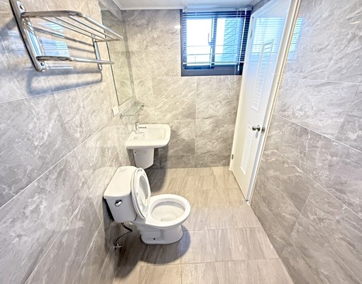 單元五💖超大露臺浴室開窗💖可租補汽車好停 - Image 9