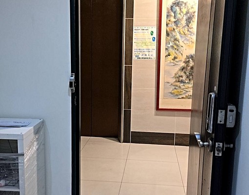 台中市府路電梯大樓套房出租 - Image 1