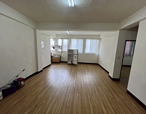 「睿達」沙鹿社宅兩房🏠爬梯四樓🏠可租補/免仲 - Image 1