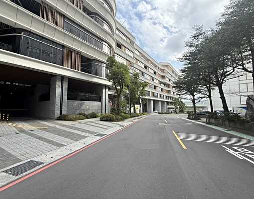 近東湖/獨立連號三車位任選/可租一個/長租優惠 - Image 1