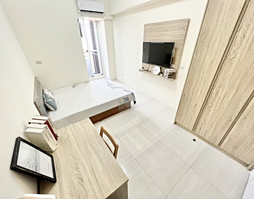 ⭕可貓⭕全新裝潢⭕機車位⭕機能好⭕系統櫃裝潢⭕速洽 - Image 1