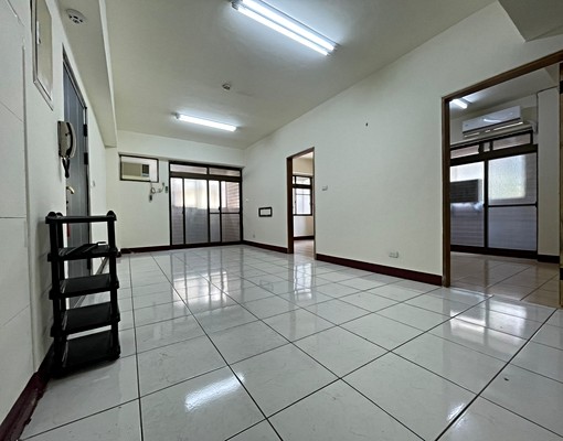 南屯🔥精誠路旁🔥鬧中取靜🔥南屯捷運🔥三房+平面車位 - Image 1