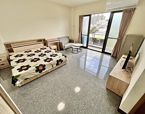 可租補✨潭子電梯大套房✨陽台獨洗曬✨機車位 - Image 1