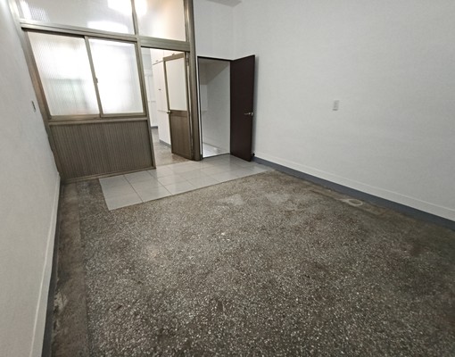 獨家^^高雄車站長明街店住騎樓透天出租 - Image 10