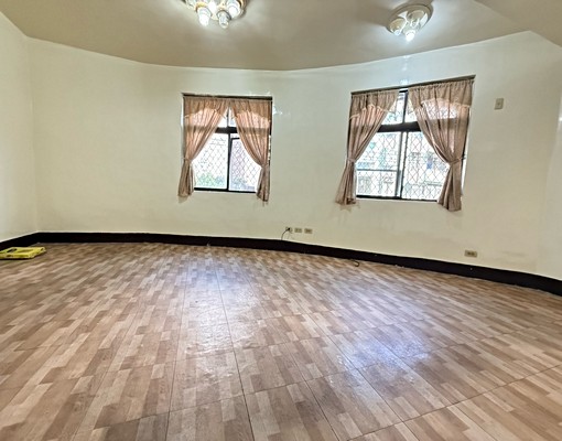 邊間三房，每間有大窗戶、冷氣，近捷運，全聯旗艦店正對面 - Image 1