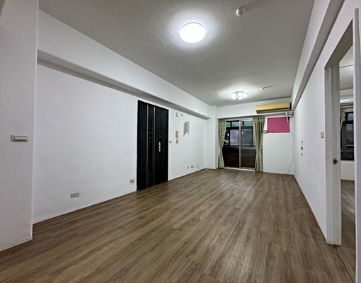 空屋出租龍安街大空間三房車前後陽台樓下是公園 - Image 4