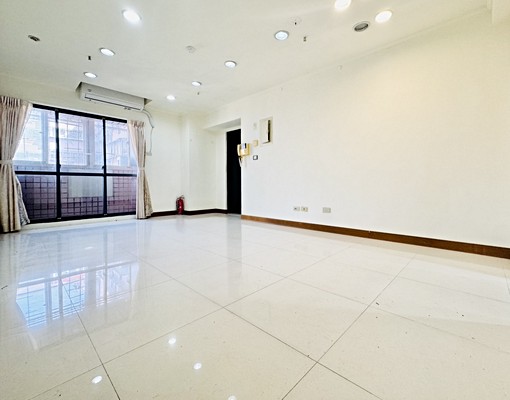 客廳大房間大丨福德生活採光三房丨公車可到東湖南港【住商小睿】 - Image 1