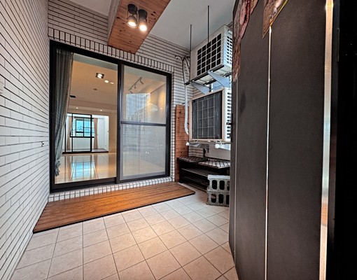 巨蛋生活圈|陽台進出,四房平移車位(含管理費含車位) - Image 4