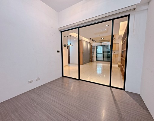 巨蛋生活圈・悅讀星光｜陽台進出，四房平移車位 - Image 5