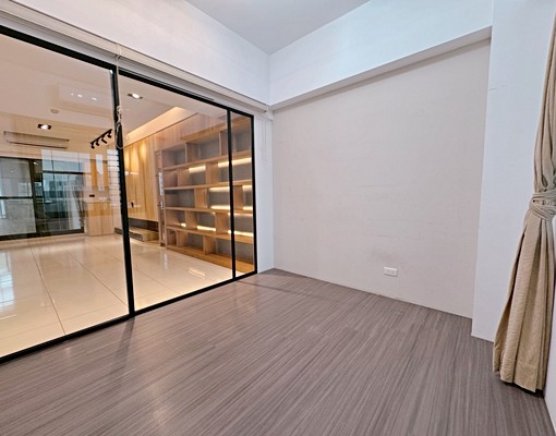 巨蛋生活圈|陽台進出,四房平移車位(含管理費含車位) - Image 6