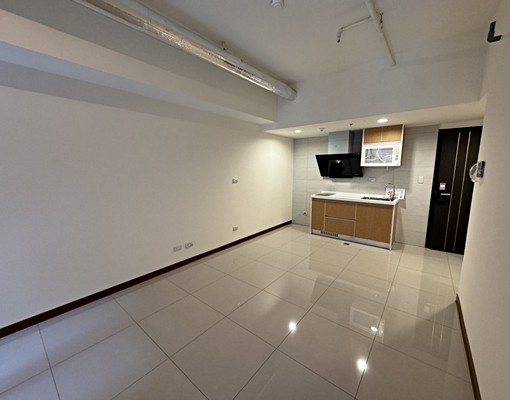 豪華公設飯店級管理-兩房可租補入戶籍免仲 - Image 1