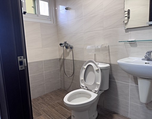 內惟商圈採光套房租金含網路第四台 - Image 3