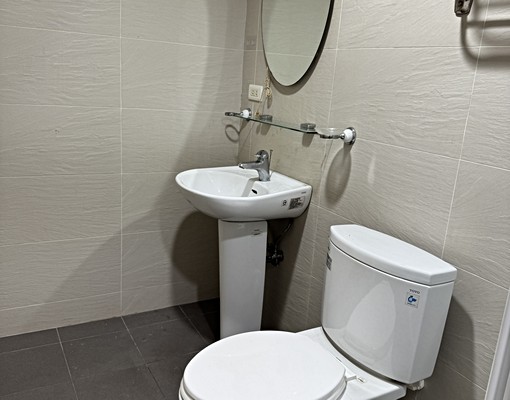 獨立套房採光好、有陽台、空間寬敞住宅安靜 - Image 2