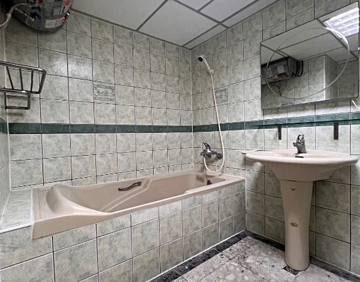 朝東採光佳，電梯可寵大套房，可加業務Line - Image 6