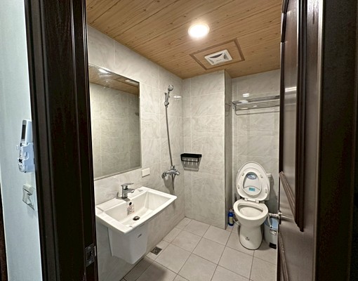 <前鎮套房出租>限女性、傢俱齊全、獨立陽台衛浴、環境單純 - Image 5