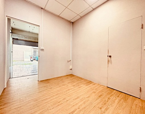 稀有釋出‼️海東國小旁大面寬金店面｜好停車大空間 - Image 5