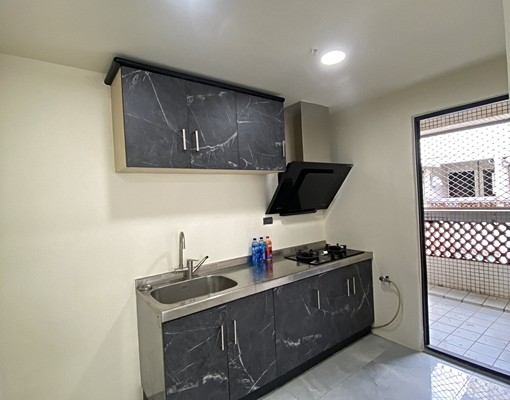 全新翻修.可租補.含平面車位.小資首選 - Image 3