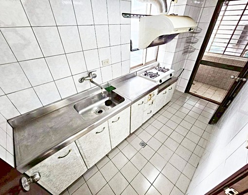 捷運新店◆電梯4房◆採光大空間★陽台 - Image 6