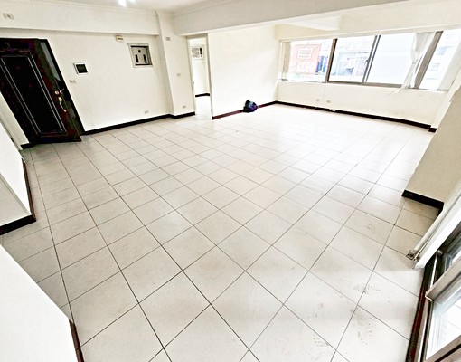 捷運新店◆電梯4房◆採光大空間★陽台 - Image 2