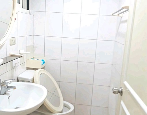 近捷運～對外窗採光明亮～乾淨舒適～ - Image 3