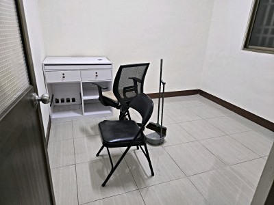 公寓1樓.靜優.機能佳.旁是公園.近學校.市場