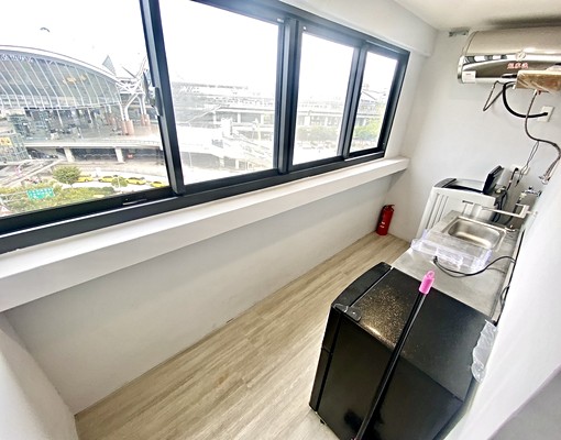 火車站🔥可租補🔥可小寵🔥台水電🔥家具全配🔥衛浴開窗 - Image 8