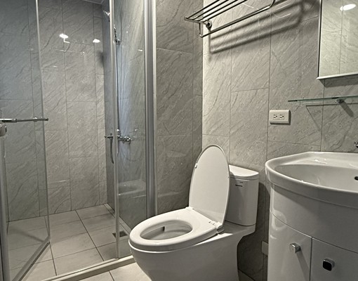 【菲墨里】全新電梯大樓低樓層,大坪數兩房出租~可租補 - Image 7