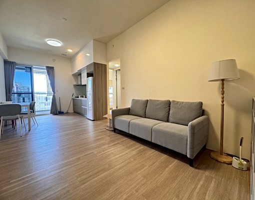 近捷運站,勤美🔥雙租補🔥傢俱電齊全一卡皮箱入住🔥採光佳 - Image 1