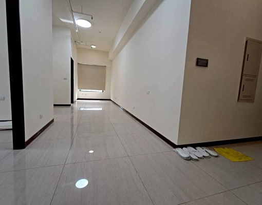 副都心全新百邑2房車（租金己含一個車位）可租補戶籍 - Image 1