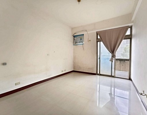 室內空間坪數大.可當工作事務所.免管理費.一層一戶會重新油漆 - Image 3