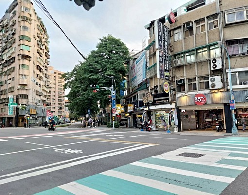 海山捷運站頂加2房 - Image 2