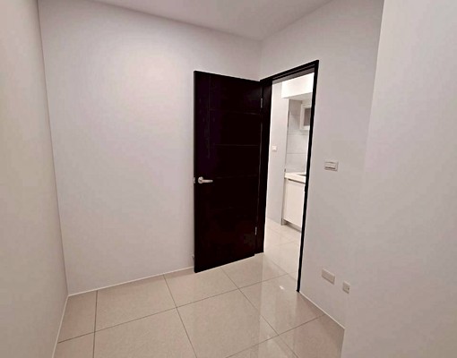 海山捷運5分鐘全新大樓~裝潢2房 - Image 8