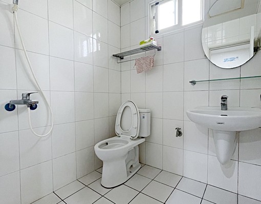 逢甲稀有🔥超便宜又大間🔥陽台獨洗曬🔥衛浴開窗 - Image 2