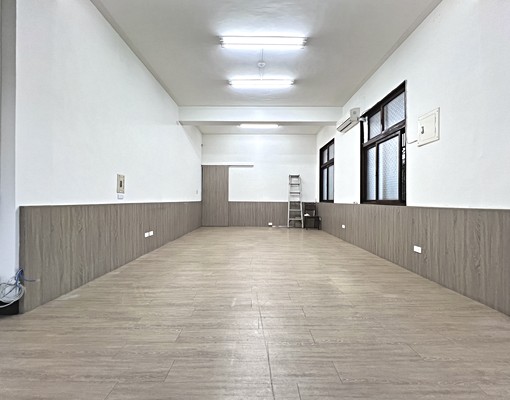 中山北路|正路面一樓|三角窗|店面(租) - Image 1