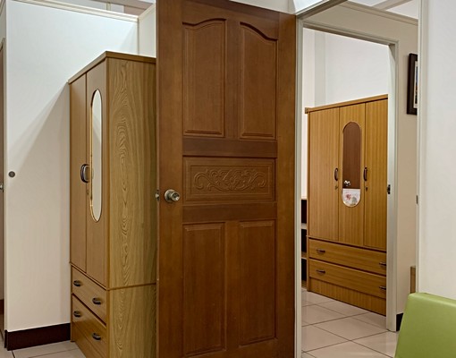 格局獨特的套房,一廳二房一衛浴,房間衛浴都有獨立窗 - Image 11