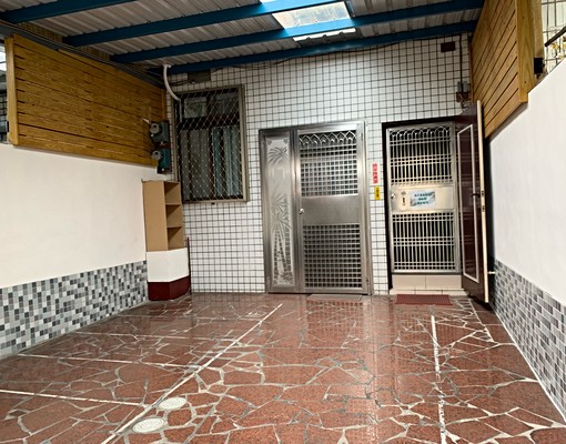 格局獨特的套房,一廳二房一衛浴,房間衛浴都有獨立窗 - Image 12