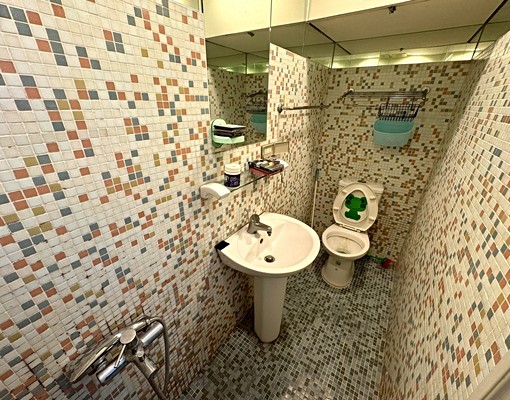 景安❣️獨立陽台便宜首選/免爬高限女生/通風傢俱齊全 - Image 5