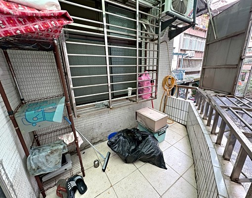景安❣️獨立陽台便宜首選/免爬高限女生/通風傢俱齊全 - Image 6