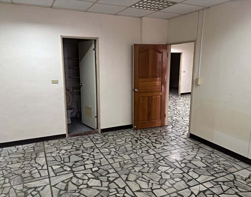 新莊昌明街30巷1樓公寓門口可停車使用坪數大含地下室 - Image 4