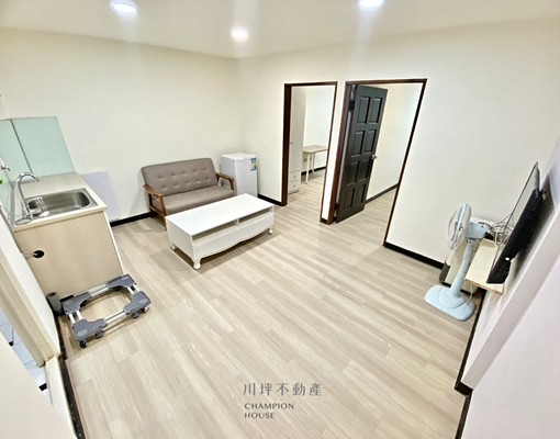 北區秒殺一間🔥租補可寵🔥全配家具✨全新裝修便宜租管理另繳 - Image 1