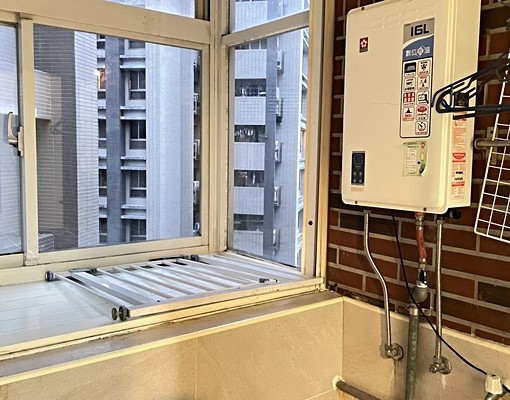 新店捷運站五分鐘/三面採光三房兩衛/含管理費 - Image 9