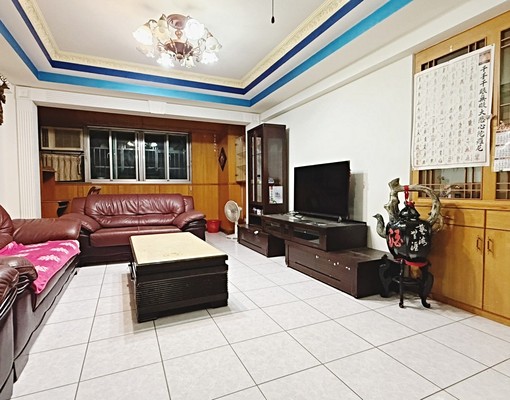 ⭐️泰山區明志路🏢整層大四房🍳可寵可伙租補💘立即入住⭐ - Image 1