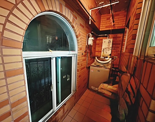 ⭐️泰山區明志路🏢整層大四房🍳可寵可伙租補💘立即入住⭐ - Image 9