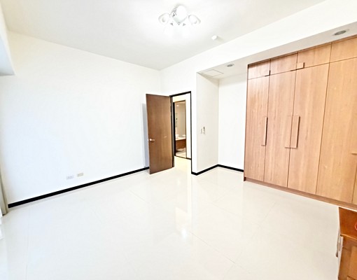 美國學校、稀有四房/平面車位2/開放式廚房//飯店管理/含稅 - Image 13