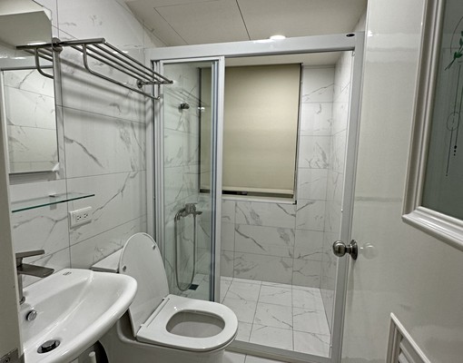 全新✨獨立套房｜近三重菜寮捷運站｜10坪｜獨立陽台 - Image 1