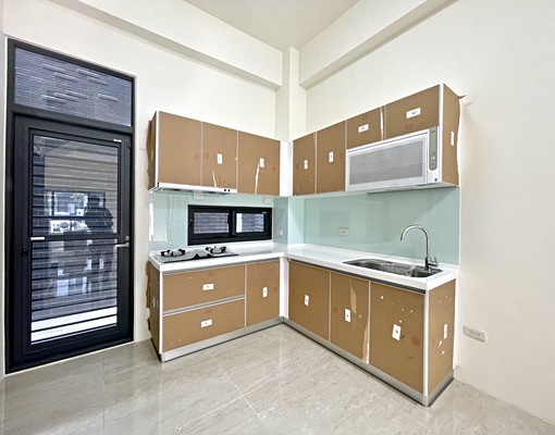 供代收包裹回收區的透天✨️大四房雙車位💥社區專屬公園咖啡廳 - Image 4