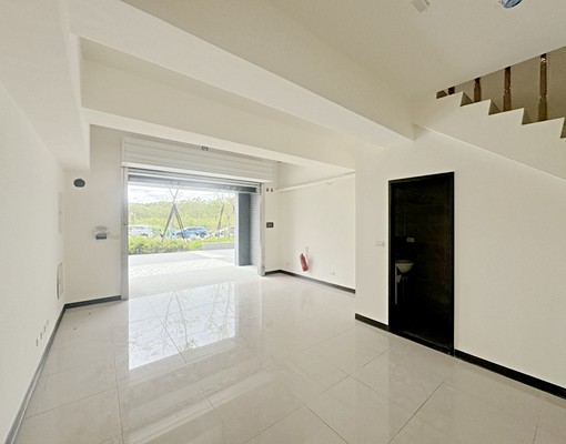 新埔鎮市政御璽~夾層全新黃金店面~ - Image 4