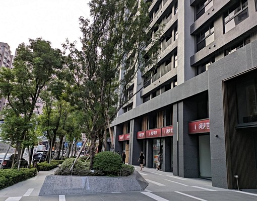 河堤社區二改一房+平面車位-全新裝潢-全新家電-大露臺 - Image 11